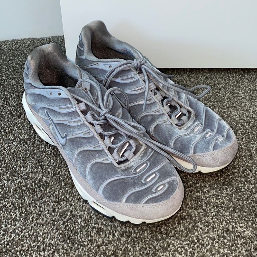 Nike Air Max Plus LX Velvet “Gunsmoke”